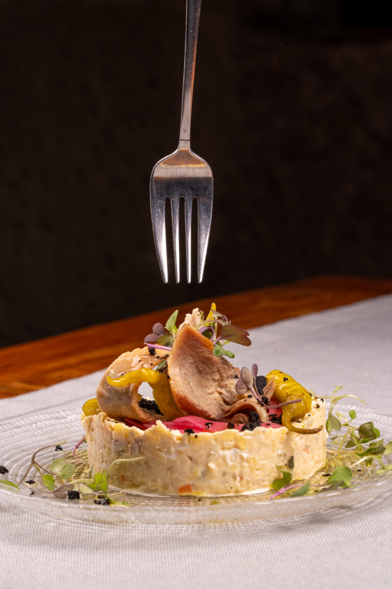 Ensaladilla con ventresca emplatada